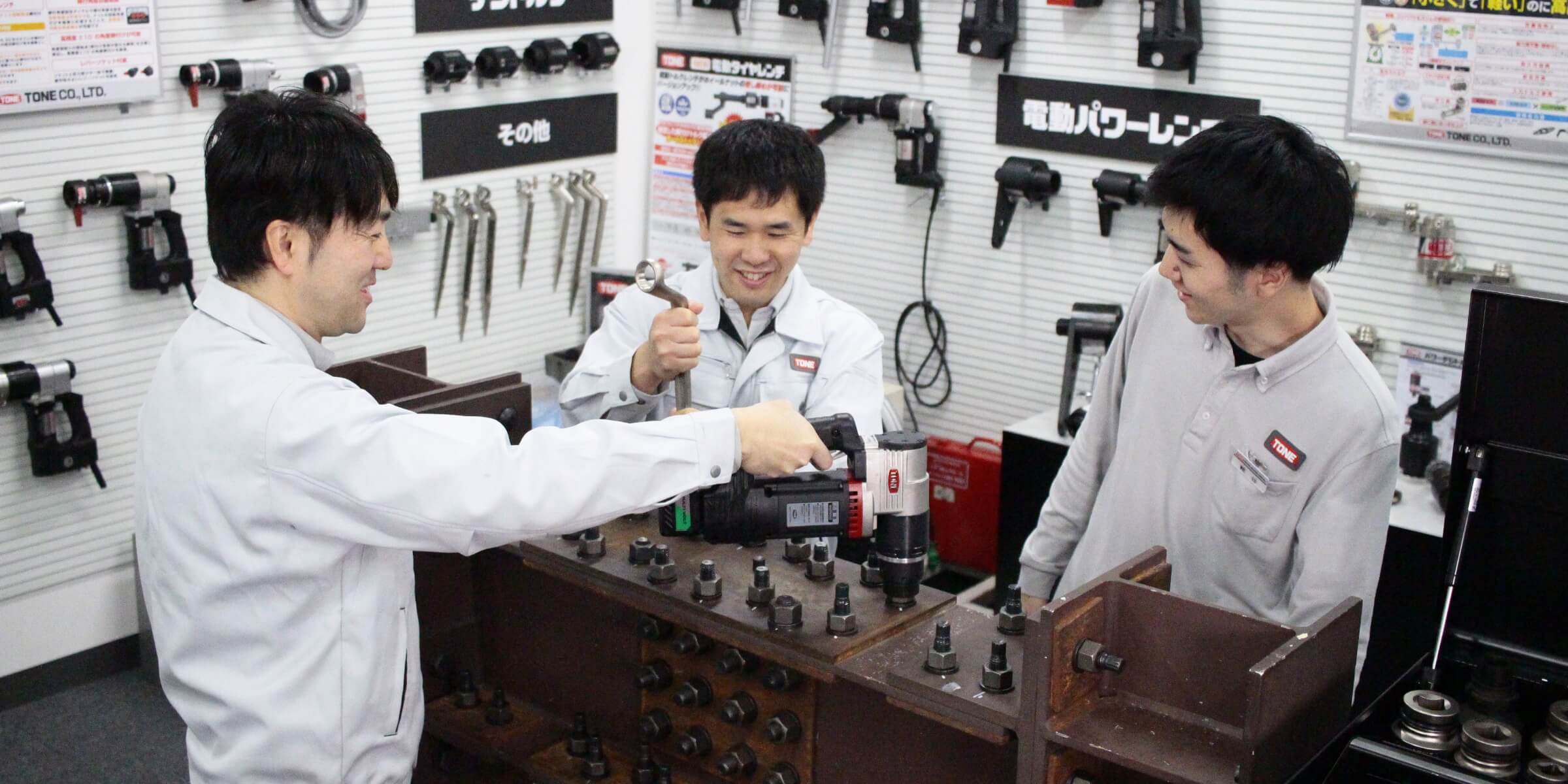 写真:藤本さん、糀谷さん、中村さん